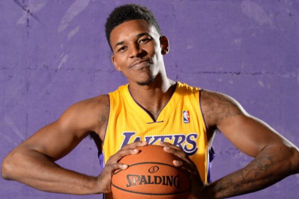 拿球稳的中 拿球稳的中